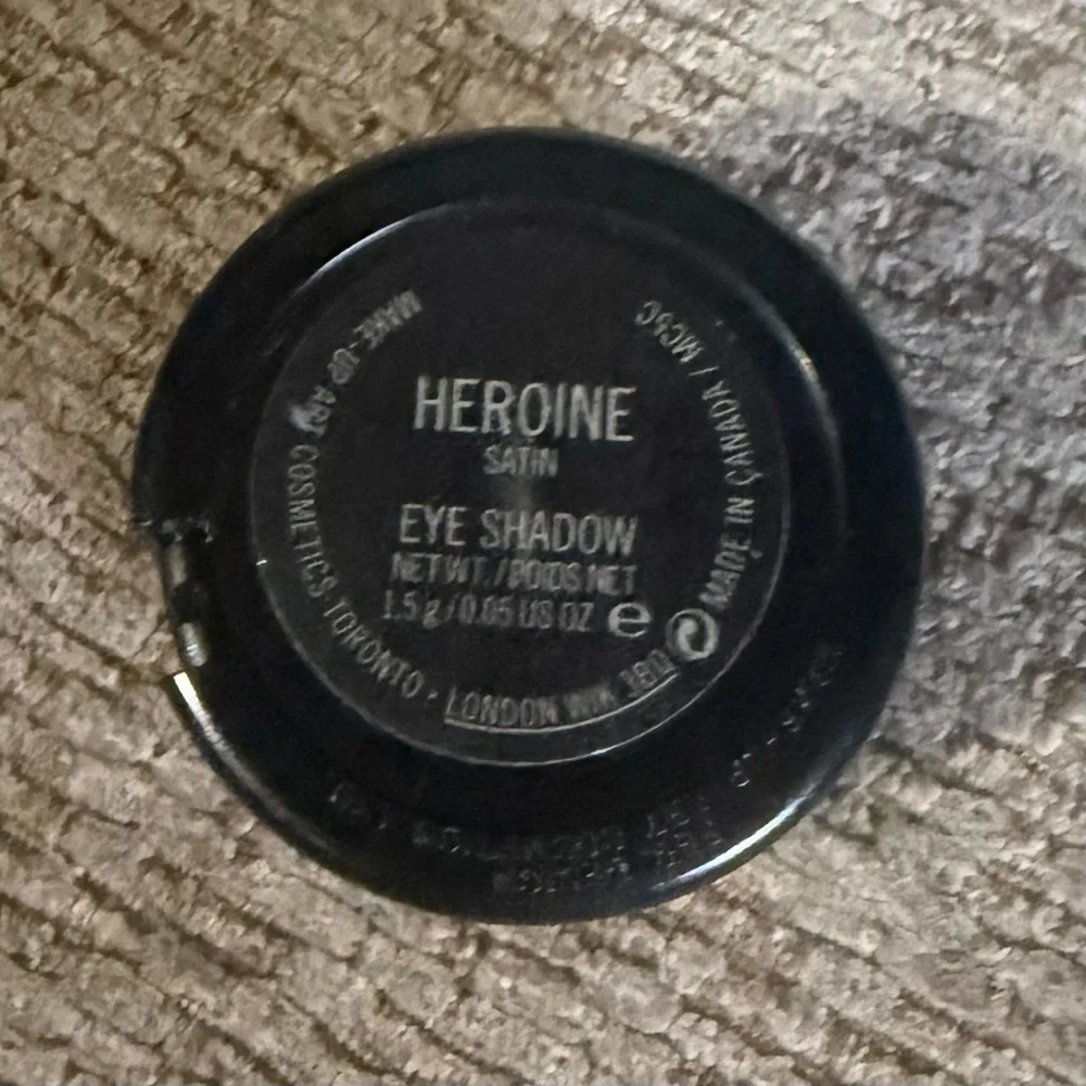 MAC Cosmetics preowned item